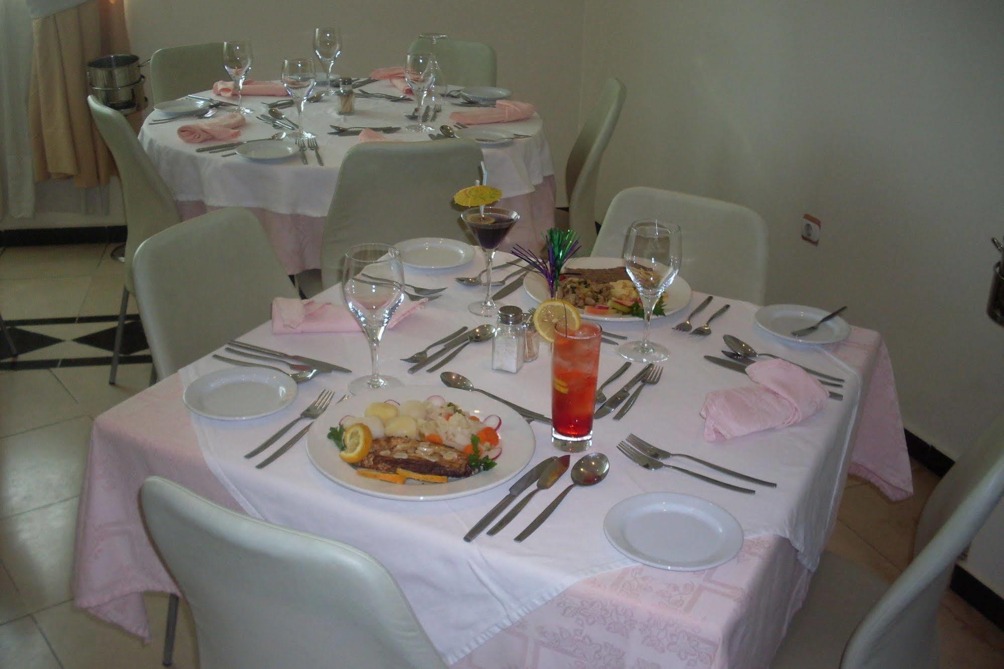 Golden Park Hotel Luanda Exterior foto