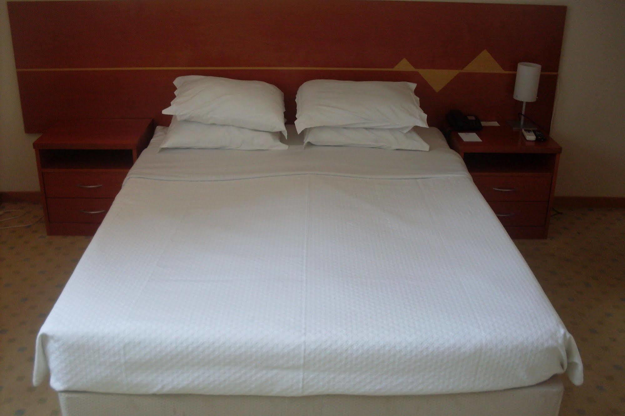 Golden Park Hotel Luanda Exterior foto